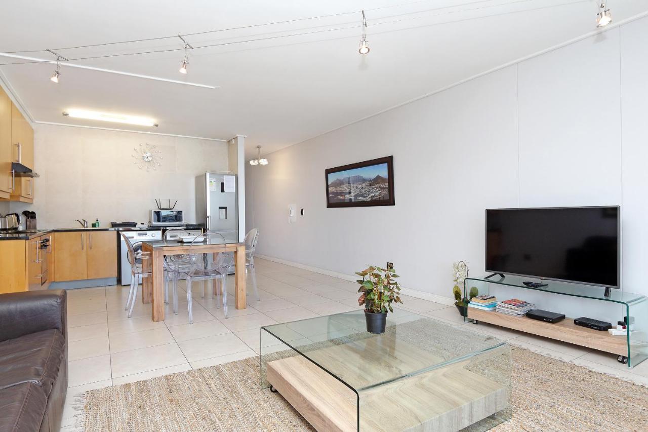 Dockside Apartment *